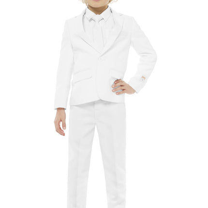 Ragazzo in abito bianco <tc>OppoSuits</tc>