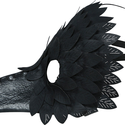 Maschera di Halloween nera con piume di uccello