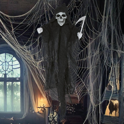 Scheletro di bambola di Halloween con falce