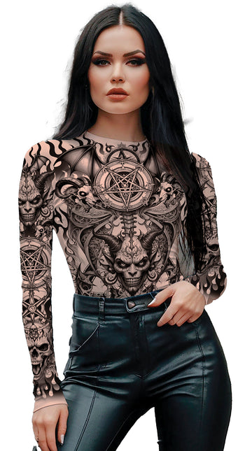 Tatuaggio con camicia nuda
