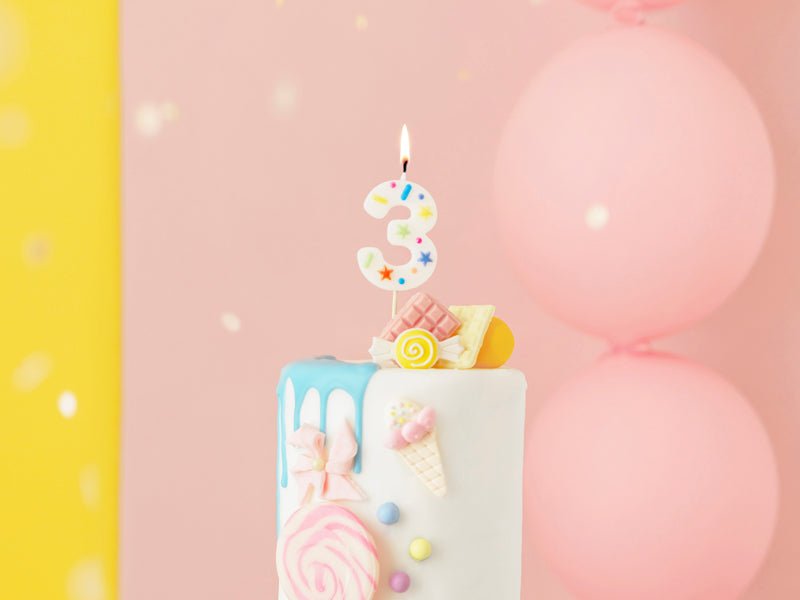 3 Jaar Kaars Gekleurd 10cm van Partydeco koop je bij Partywinkel