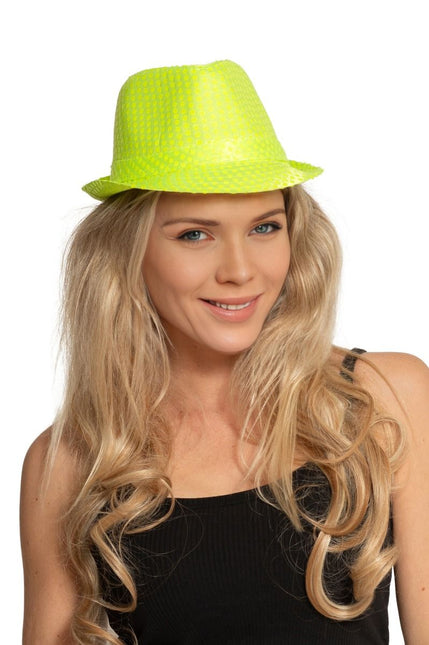 Cappello con paillettes verde neon