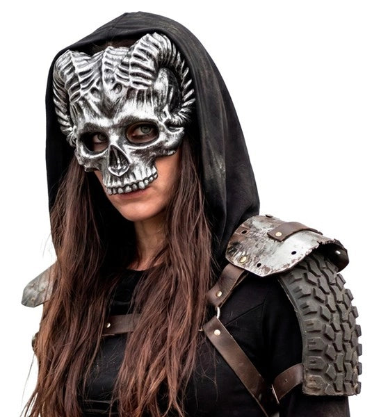 Maschera a forma di teschio a corno di montone