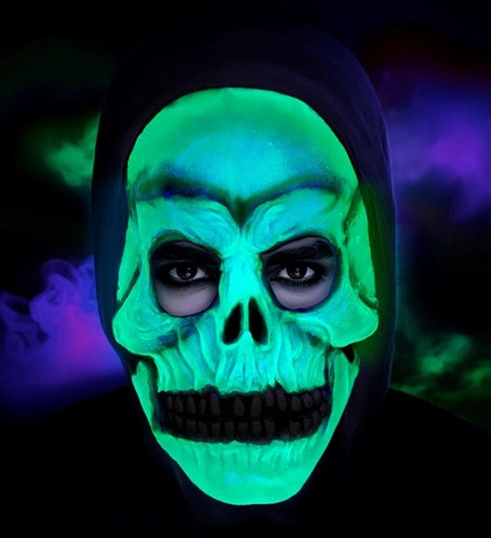 Maschera da Halloween a forma di teschio con cappuccio, che si illumina al buio