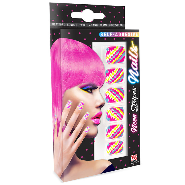 Unghie finte rosa neon