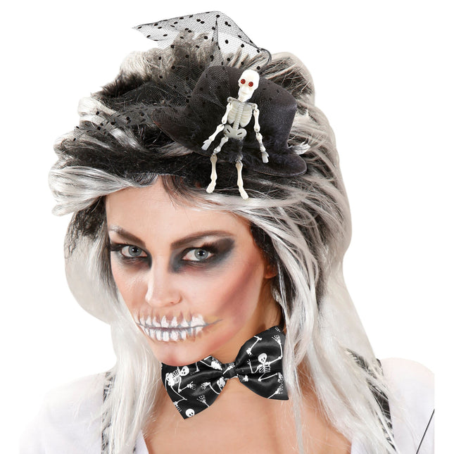 Scheletro con arco di Halloween