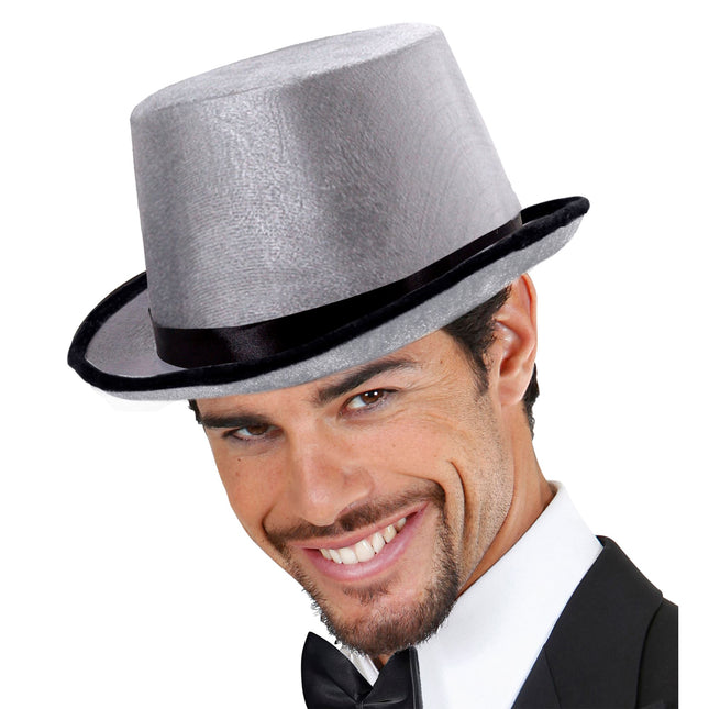 Cappello grigio alto