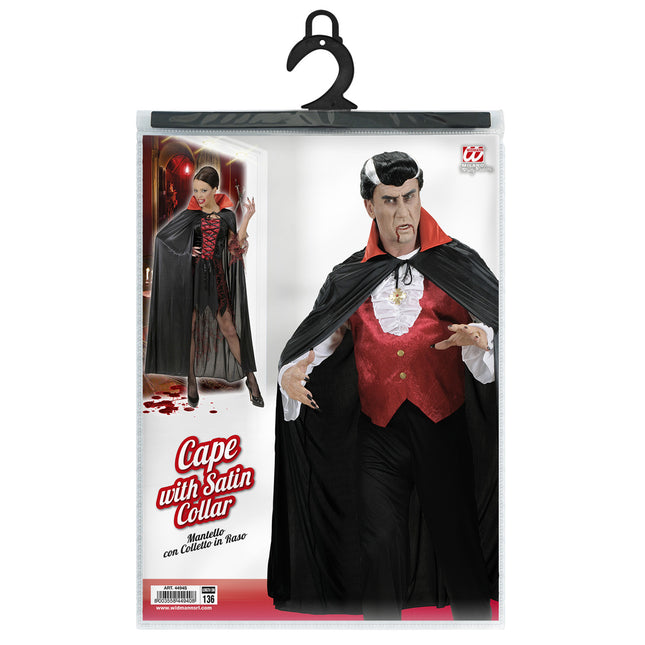 Capo nero con colletto rosso