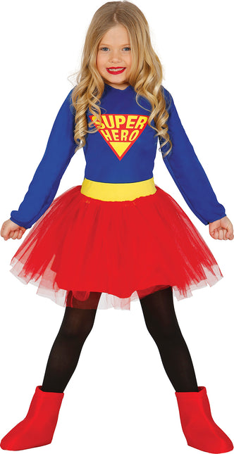 Ragazza con tuta da supereroe