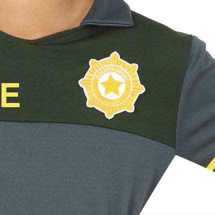 Ragazzi in tuta della polizia