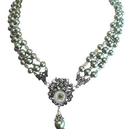 Collana di pietre preziose verdi