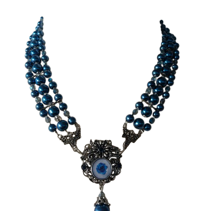 Collana di pietre preziose blu scuro