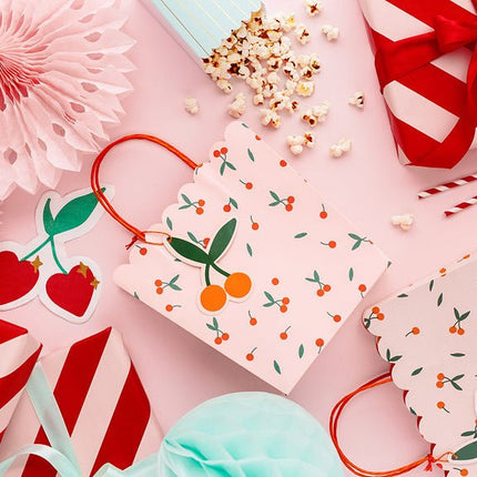 Cadeautasje Kers 32cm van Partydeco koop je bij Partywinkel
