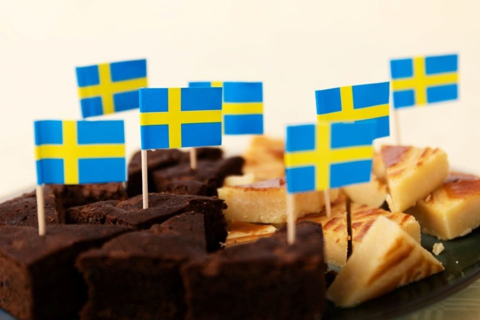 Cocktailprikkers Zweden 8cm 50st van WeFiesta koop je bij Partywinkel