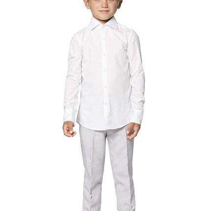 Ragazzo con la camicia bianca <tc>OppoSuits</tc>