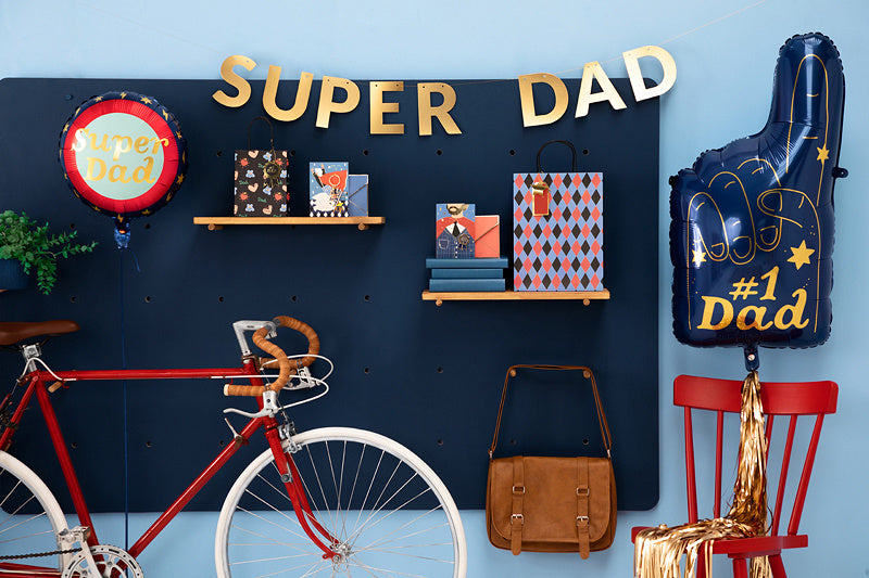 Biglietto d'auguri Super Papà con spilla smaltata 15,5 cm