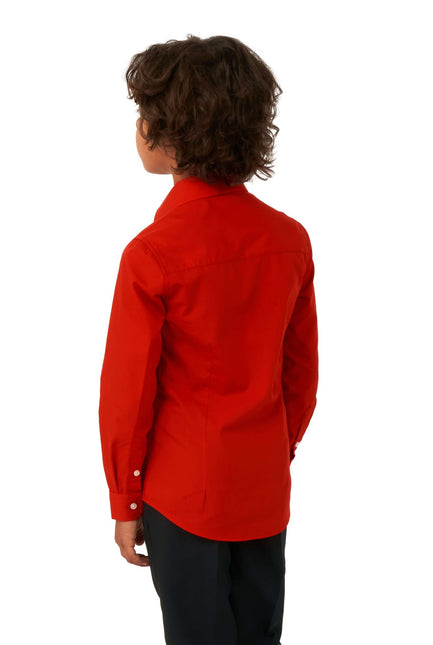 Ragazzo dalla camicia rossa <tc>OppoSuits</tc>