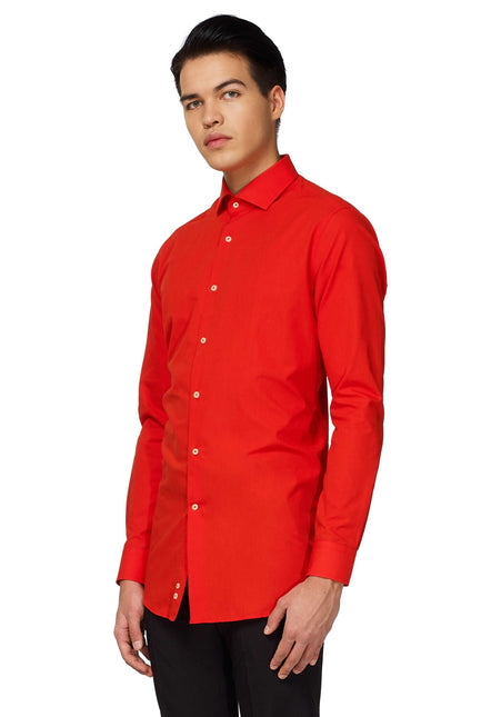 Uomini in camicia rossa <tc>OppoSuits</tc>