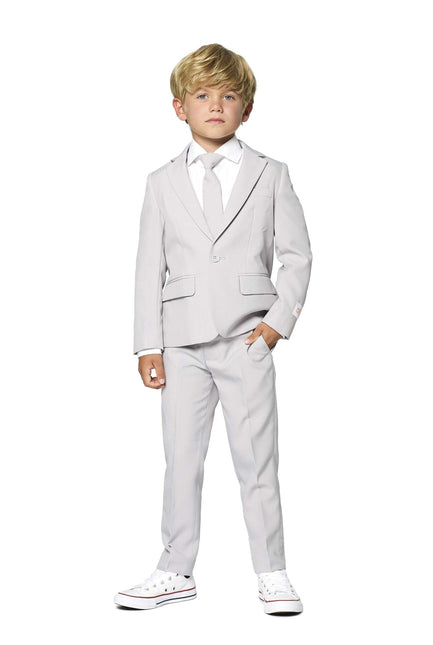 Ragazzo in abito grigio <tc>OppoSuits</tc>