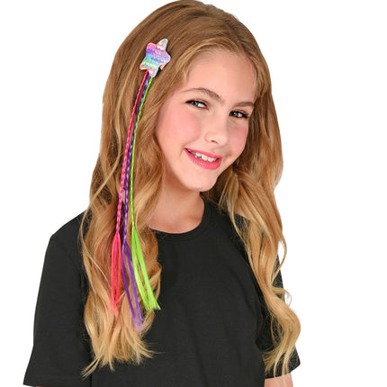 Ragazza con extension per capelli a stella