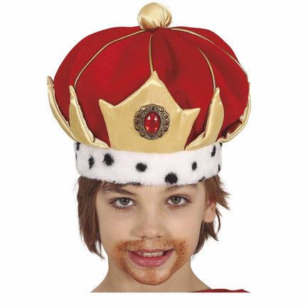 Il bambino della corona del cappello rosso