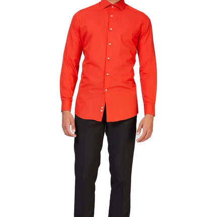Uomini in camicia rossa <tc>OppoSuits</tc>