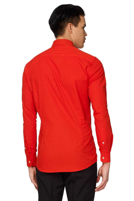 Uomini in camicia rossa <tc>OppoSuits</tc>
