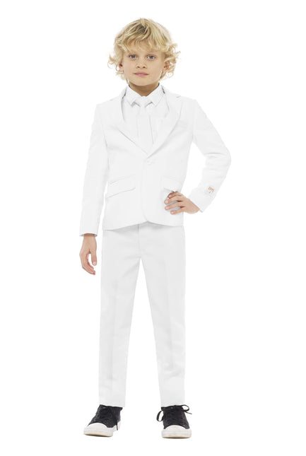 Ragazzo in abito bianco <tc>OppoSuits</tc>