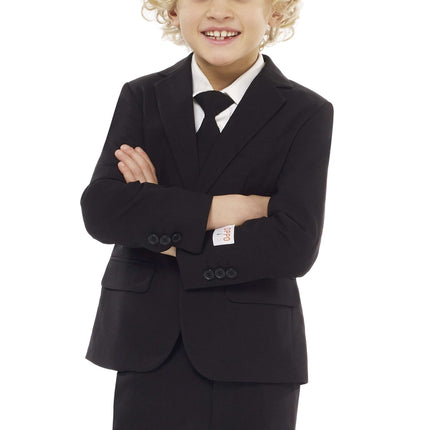 Ragazzo dal vestito nero <tc>OppoSuits</tc>