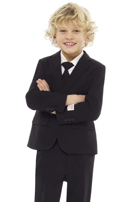Ragazzo dal vestito nero <tc>OppoSuits</tc>