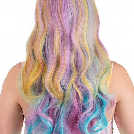 Parrucca Selena lunga con riccioli arcobaleno pastello con frangia inclinata