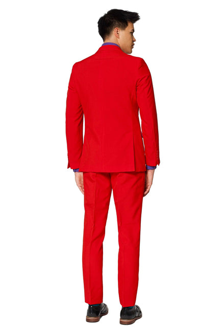 Uomini in abito rosso <tc>OppoSuits</tc>
