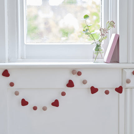 Ghirlanda rossa di cuori 1,5 m