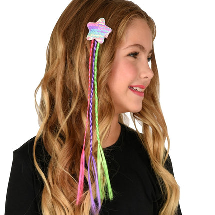 Ragazza con extension per capelli a stella