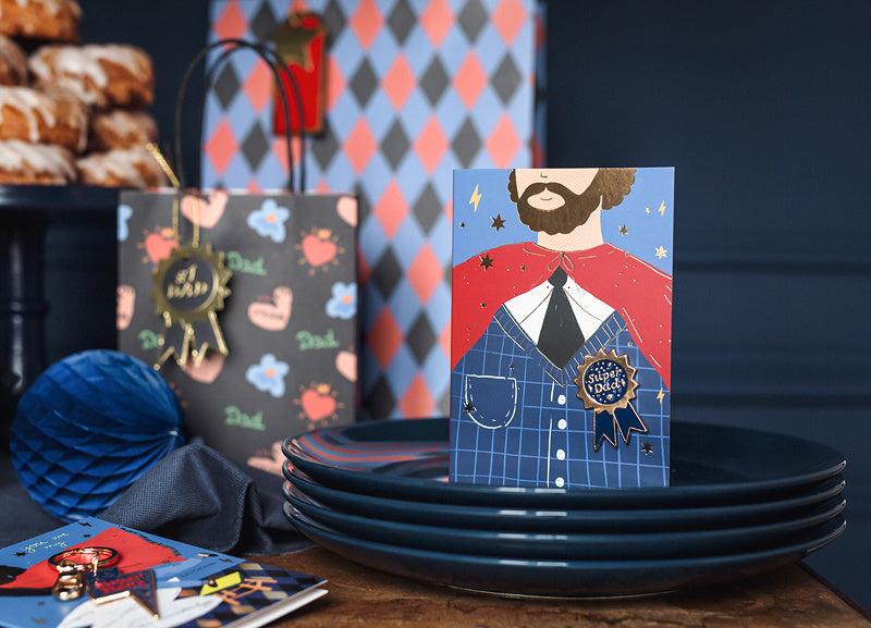 Biglietto d'auguri Super Papà con spilla smaltata 15,5 cm