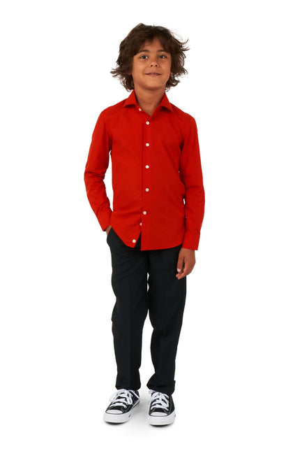 Ragazzo dalla camicia rossa <tc>OppoSuits</tc>