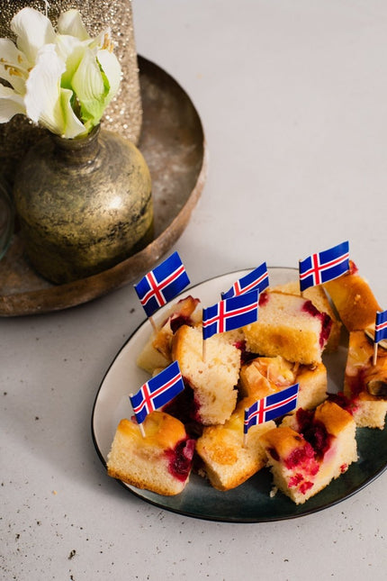 Ijsland Cocktailprikkers Ijsland 6cm 50st van WeFiesta koop je bij Partywinkel