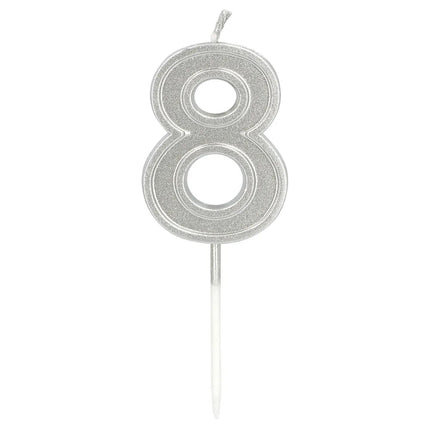 Kaarsje Elegant '8' zilver op prikker (3 x 4,2 x 0,7 cm) van Boland koop je bij Partywinkel