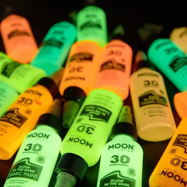 Moon Glow Glow in the Dark Fabric Paint Green 30ml van Moon Creations koop je bij Partywinkel