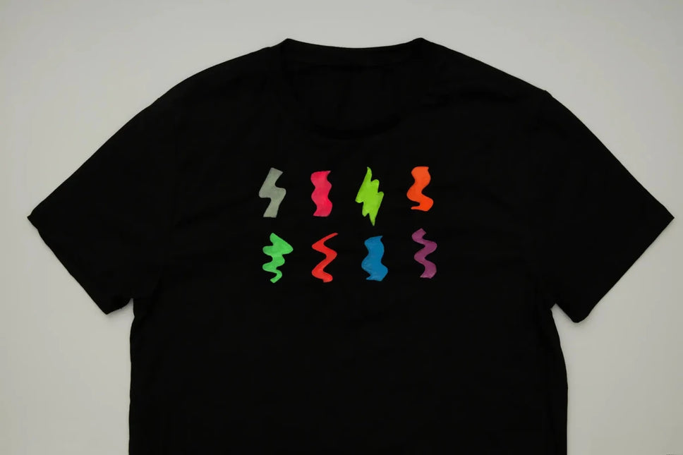 Moon Glow Glow in the Dark Fabric Paint Red 30ml van Moon Creations koop je bij Partywinkel