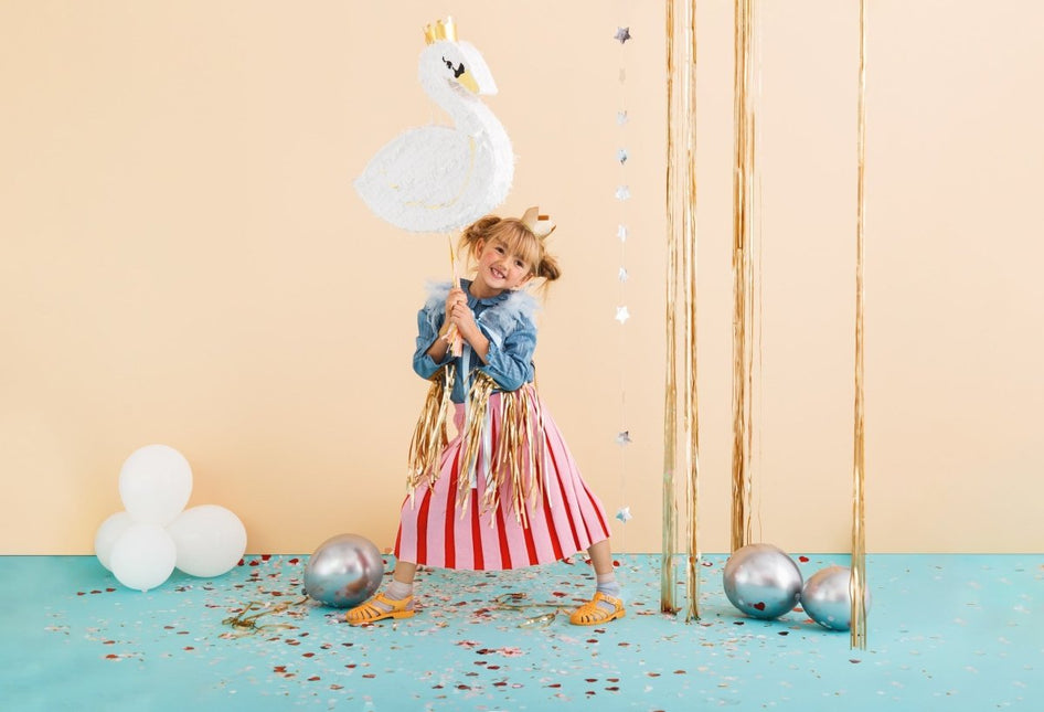 Pinata Zwaan 50cm van Partydeco koop je bij Partywinkel