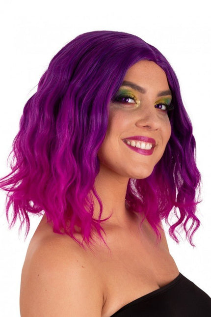 Pruik Alicia Half Lang Met Wave Paars Naar Pink van PartyXplosion koop je bij Partywinkel