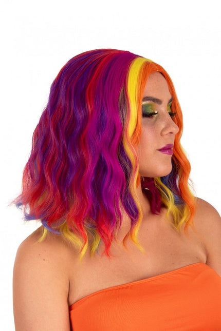 Pruik Alicia Half Lang Met Wave Rood, Geel En Oranje van PartyXplosion koop je bij Partywinkel