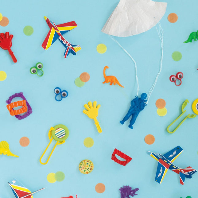 Uitdeelcadeautjes Parachutisten 9cm 12st van Unique koop je bij Partywinkel