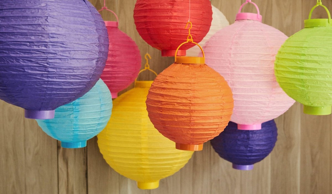 Witte Lampion Rond met lampje 20cm van Partydeco koop je bij Partywinkel