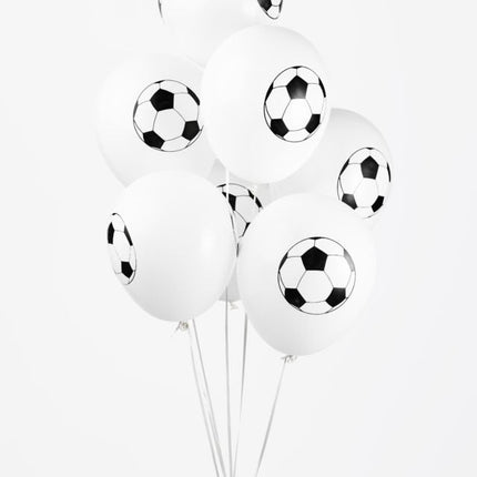 Witte Voetbal Ballonnen 30,5cm 8st van WeFiesta koop je bij Partywinkel