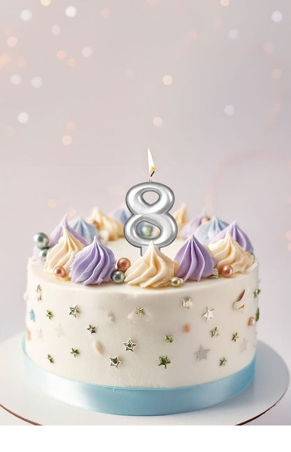 Zilveren Kaars 8 Jaar Metallic 8cm van Fiestas Guirca koop je bij Partywinkel